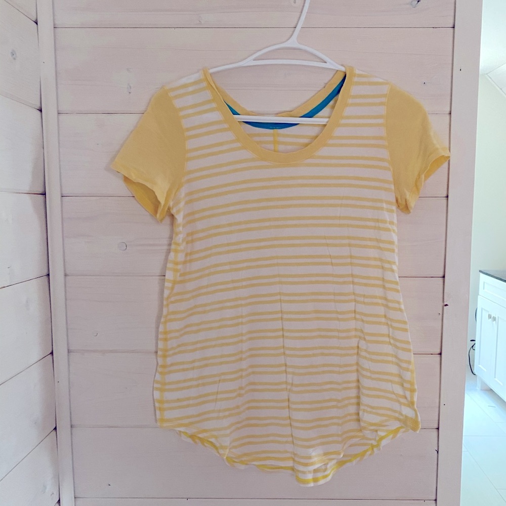 Lululemon tshirt